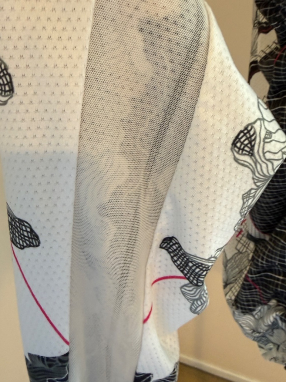 Lucky in Love Pullover Shirt Black & White Botanical/Geometric Design Size L /12 - Picture 7 of 15